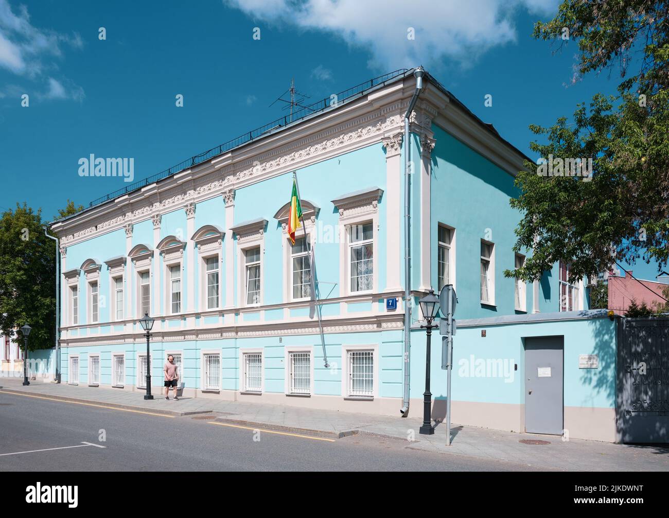 Uspensky Lane, una vista de la antigua mansión Shimunek, 1873, ahora la Embajada de Benin en Moscú se encuentra en el edificio, un hito: Moscú, Rusia - J. Foto de stock