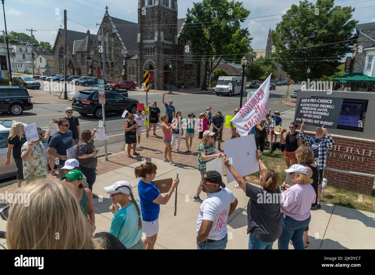 Marcha y Rally Pro Choice por los Derechos de las Mujeres en Filadelfia Pennsylvania EE.UU. Julio de 16 2022 Foto de stock