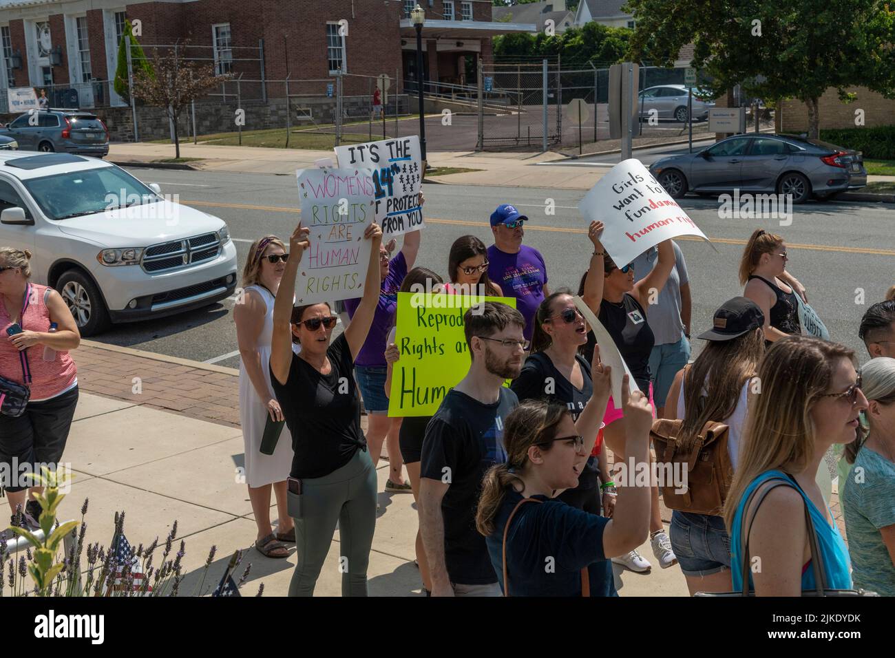 Marcha y Rally Pro Choice por los Derechos de las Mujeres en Filadelfia Pennsylvania EE.UU. Julio de 16 2022 Foto de stock