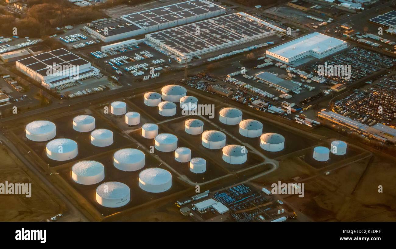Vista aérea de las instalaciones de almacenamiento de gas de Linden, Nueva Jersey, EE.UU Foto de stock