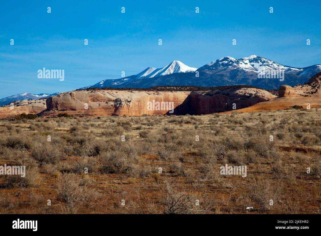Sur de Ute: Las tierras de las montañas de La Sal y la roca resbaladiza roja en el sureste de Utah Foto de stock