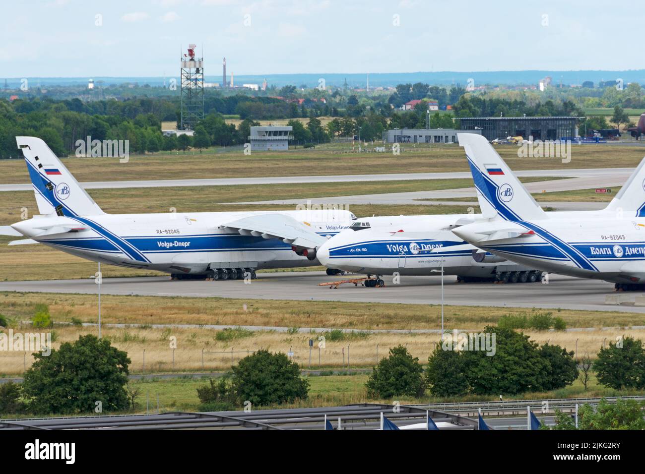 Tres rusos Antonov 124 en el aeropuerto de Leipzig Foto de stock