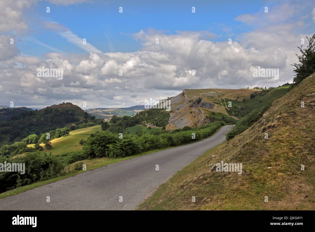 Vista desde Panorama Walk sobre las Montañas Panorama, cerca de Llangollen, Gales Foto de stock