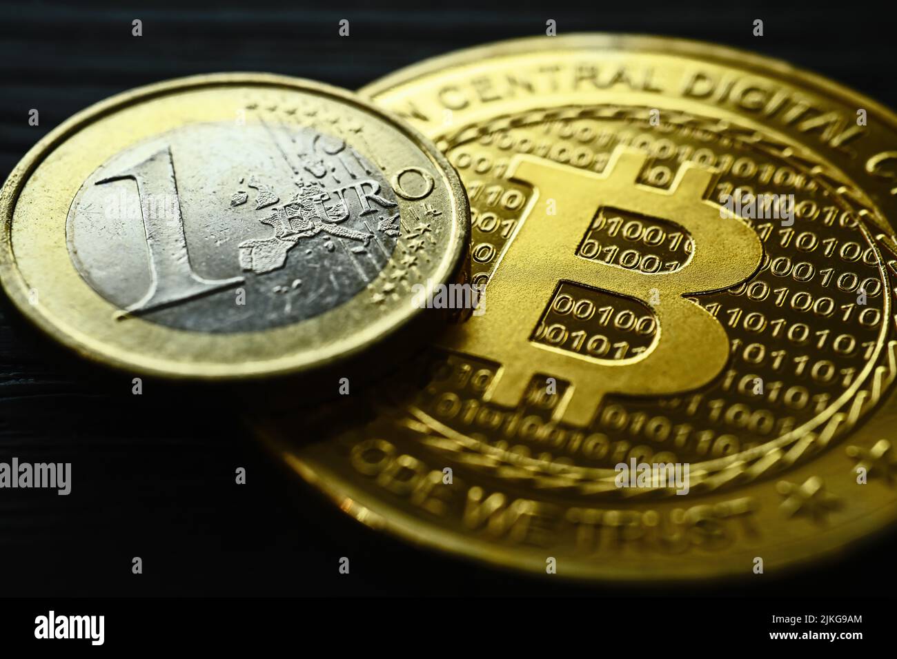 Euro Coin y Bitcoin Coin, Crypto Currency Foto de stock