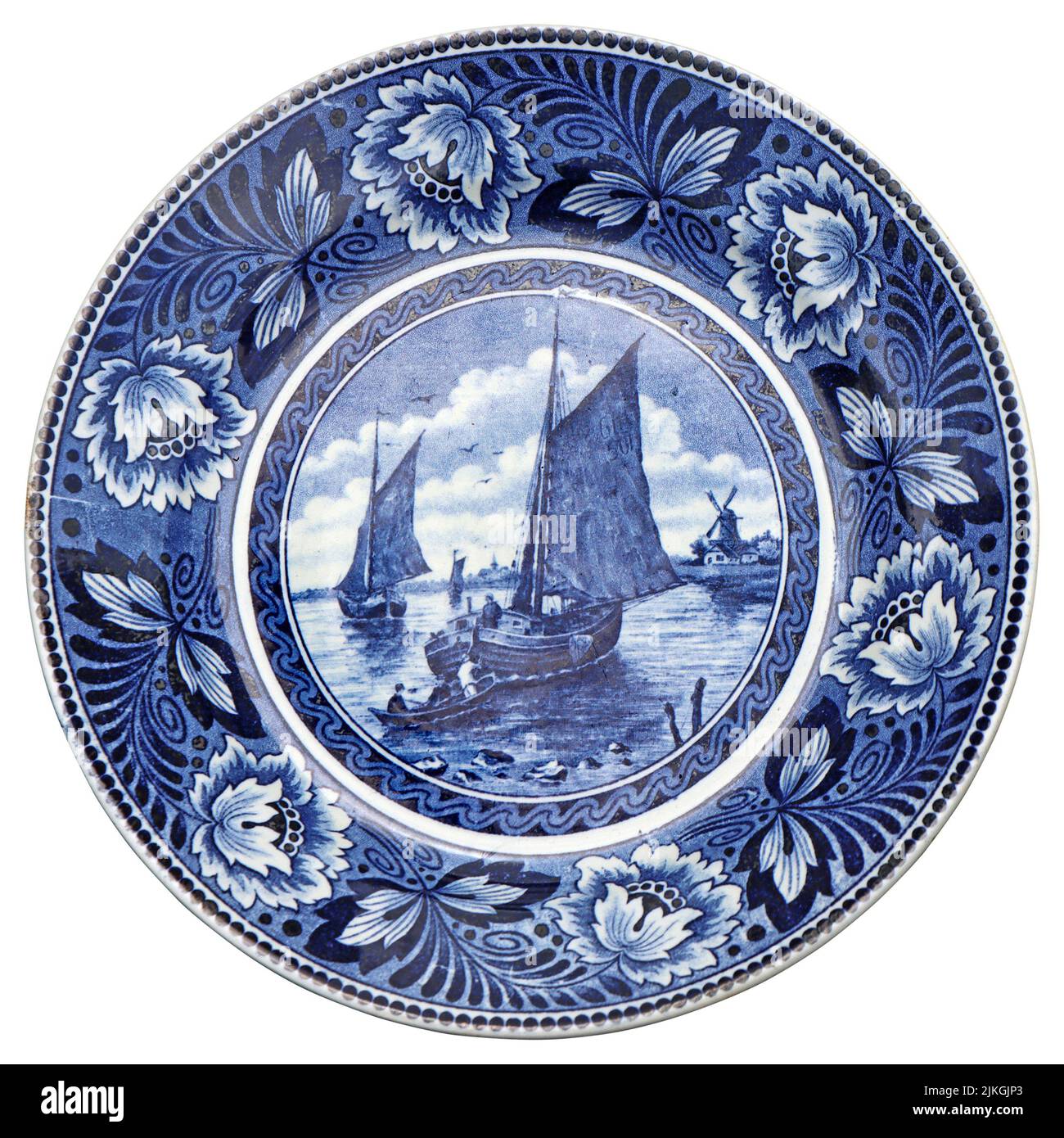 Plato de cerámica azul y blanca con motivos holandeses como recuerdo Foto de stock