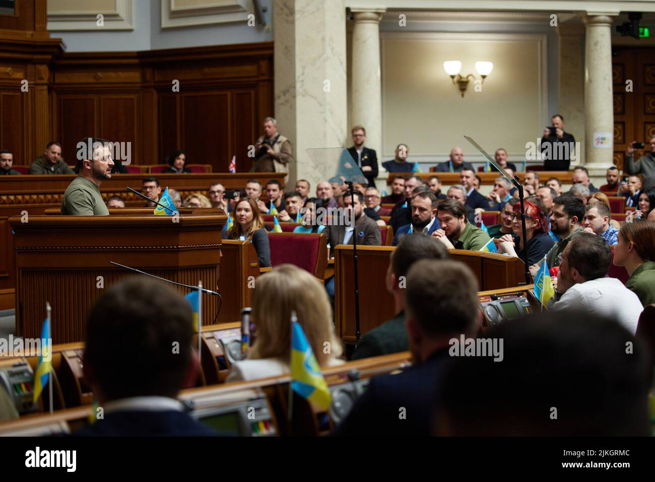 KIEV, UCRANIA - 03 de mayo de 2022 - El Presidente de Ucrania Volodymyr Zelensky en el Verjovna Rada (Consejo Supremo de Ucrania), Kiev, Ucrania. En la Foto de stock