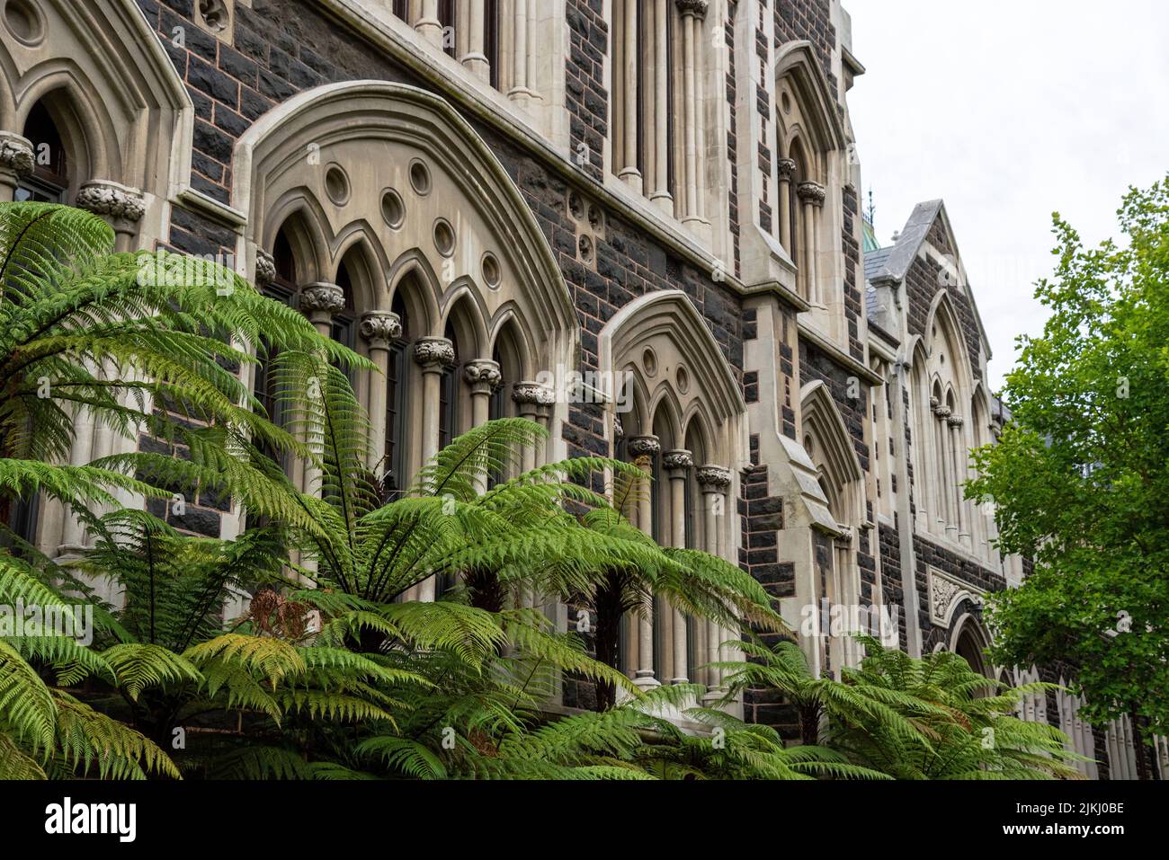 Edificio principal de la Universidad de Otago en Dunedin, Isla Sur de Nueva Zelanda Foto de stock