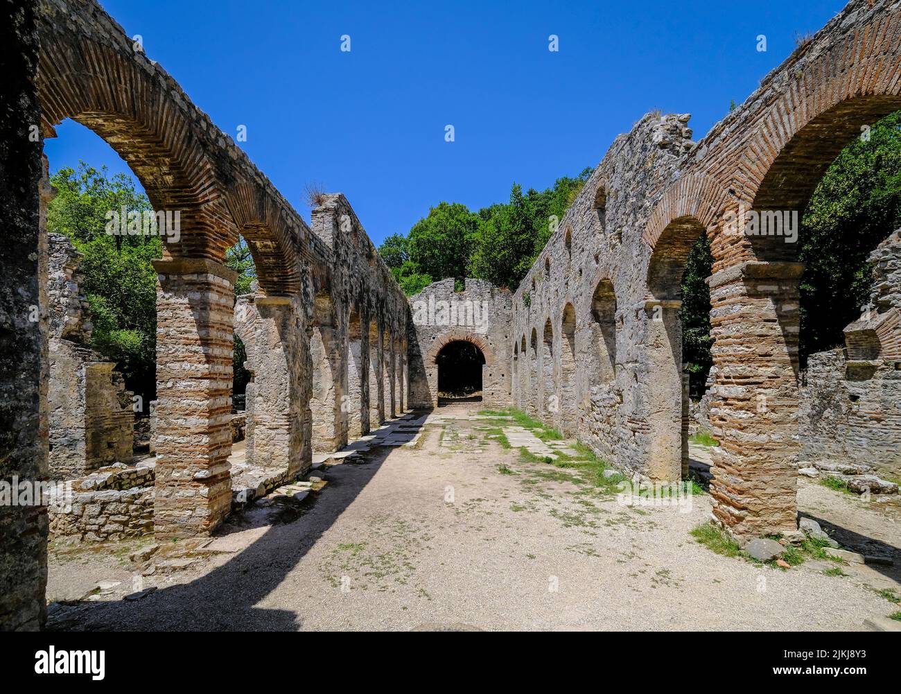 Butrint, Ksamil, Albania - la gran basílica bizantina en la antigua Butrint, Patrimonio de la Humanidad la ciudad arruinada de Butrint. Foto de stock
