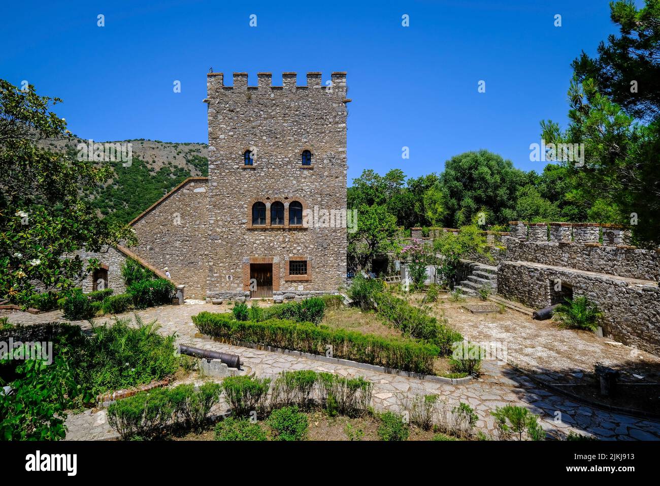 Butrint, Ksamil, Albania - El castillo veneciano en la acrópolis en la antigua Butrint, Patrimonio de la Humanidad ciudad arruinada de Butrint. Foto de stock