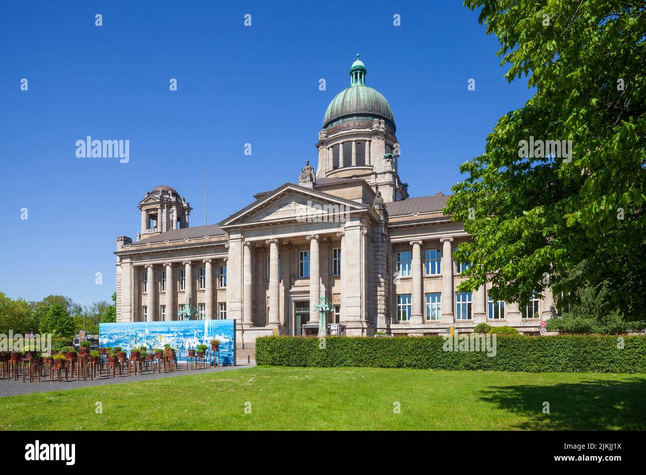Alemania, Hamburgo, Sievekingplatz con el Tribunal Regional Superior y Memorial 'aquí y ahora' - a las víctimas de la Justicia Nacionalsocialista en Hamburgo Foto de stock
