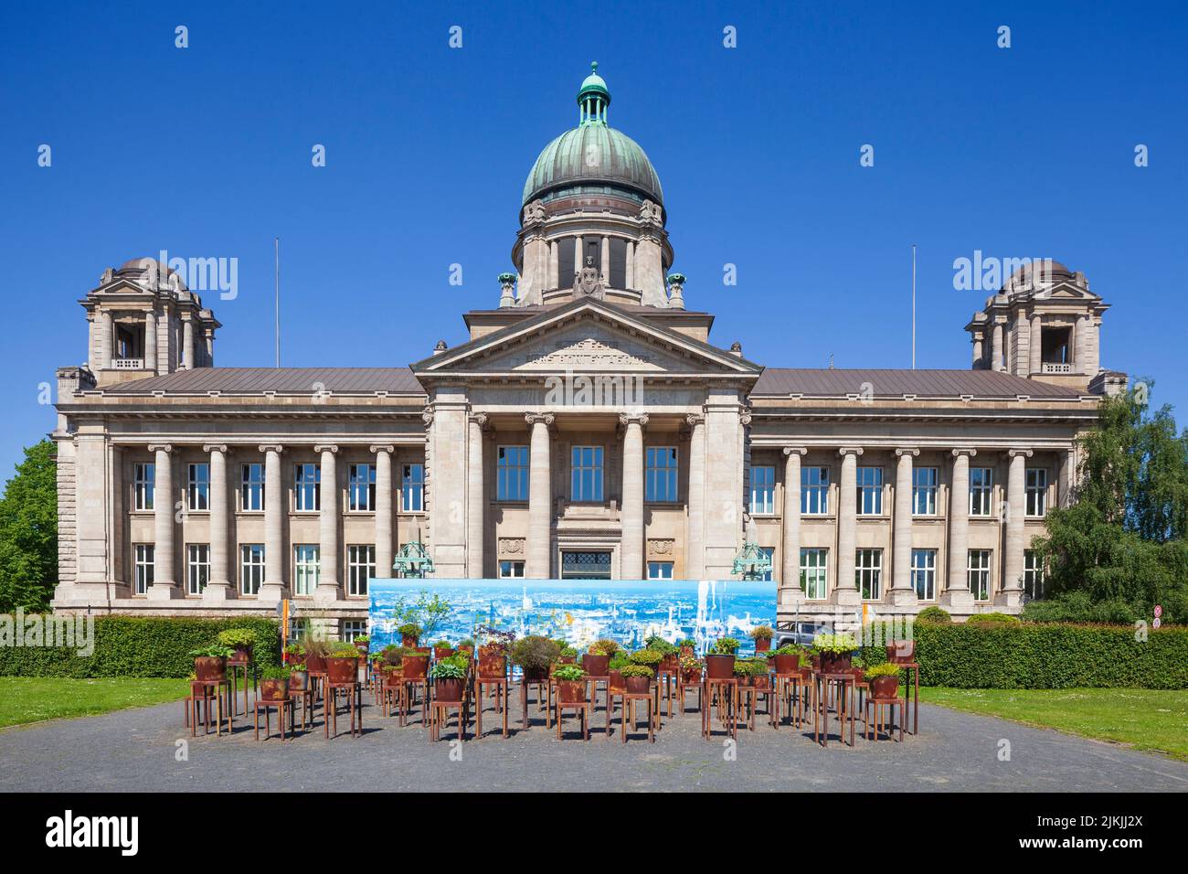 Alemania, Hamburgo, Sievekingplatz con el Tribunal Regional Superior y Memorial 'aquí y ahora' - a las víctimas de la Justicia Nacionalsocialista en Hamburgo Foto de stock