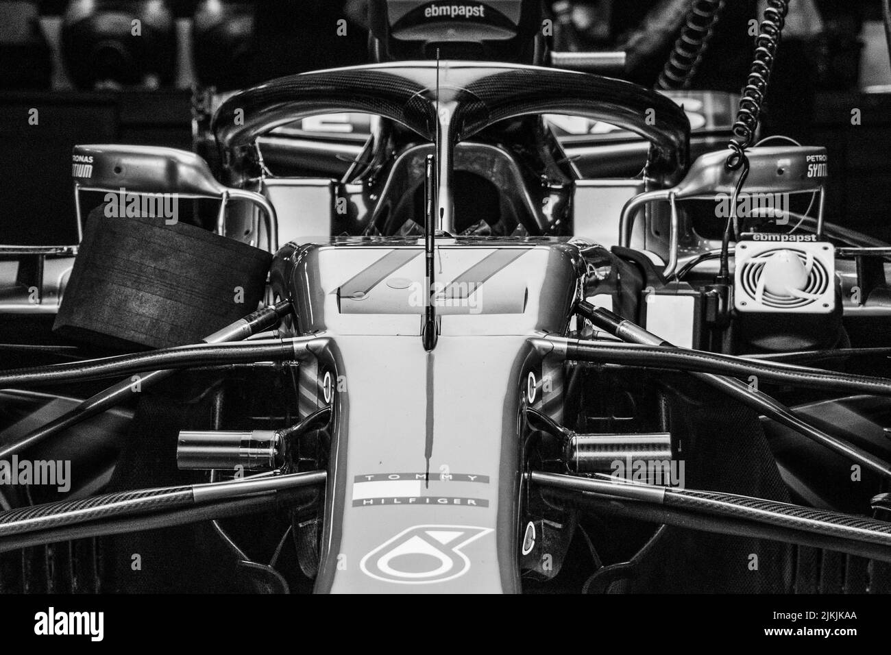 Una foto en blanco y negro de coches de carreras en Autodromo Nazionale