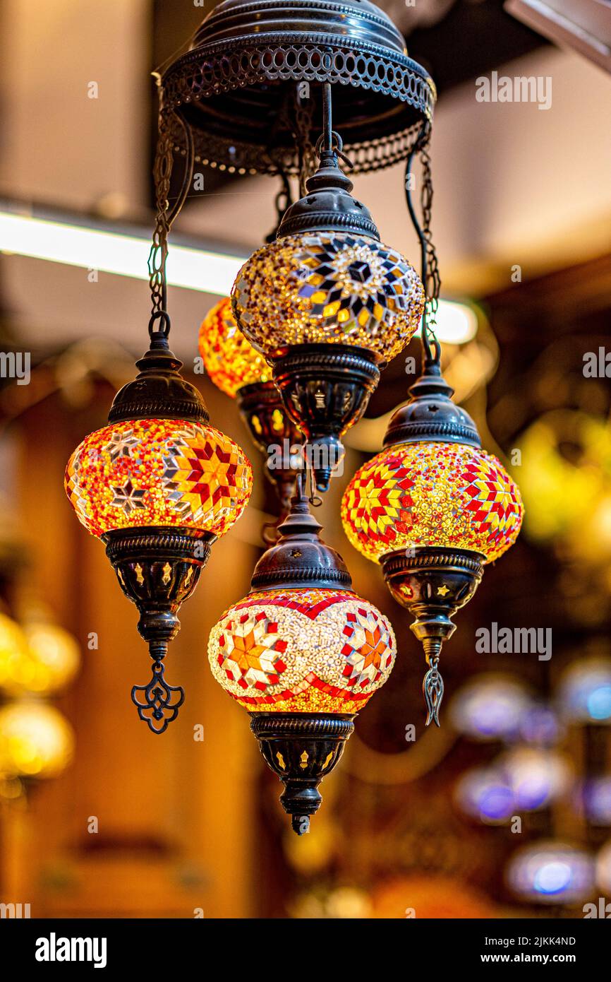 Faroles turcos tradicionales en un mercado Fotografía de stock - Alamy