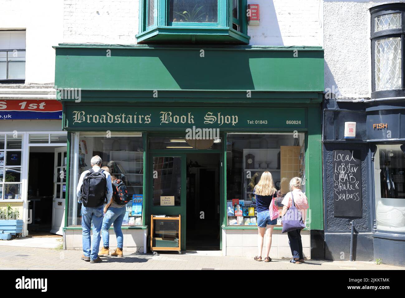 The Broadstairs Book Shop en Albion Street, en el casco antiguo, en la isla de Thanet, en Kent, Reino Unido Foto de stock