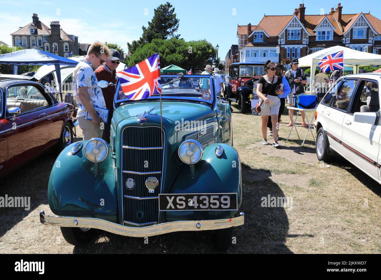 Feria de coches clásicos de verano en Broadstairs, en la isla de Thanet, en Kent, Reino Unido Foto de stock