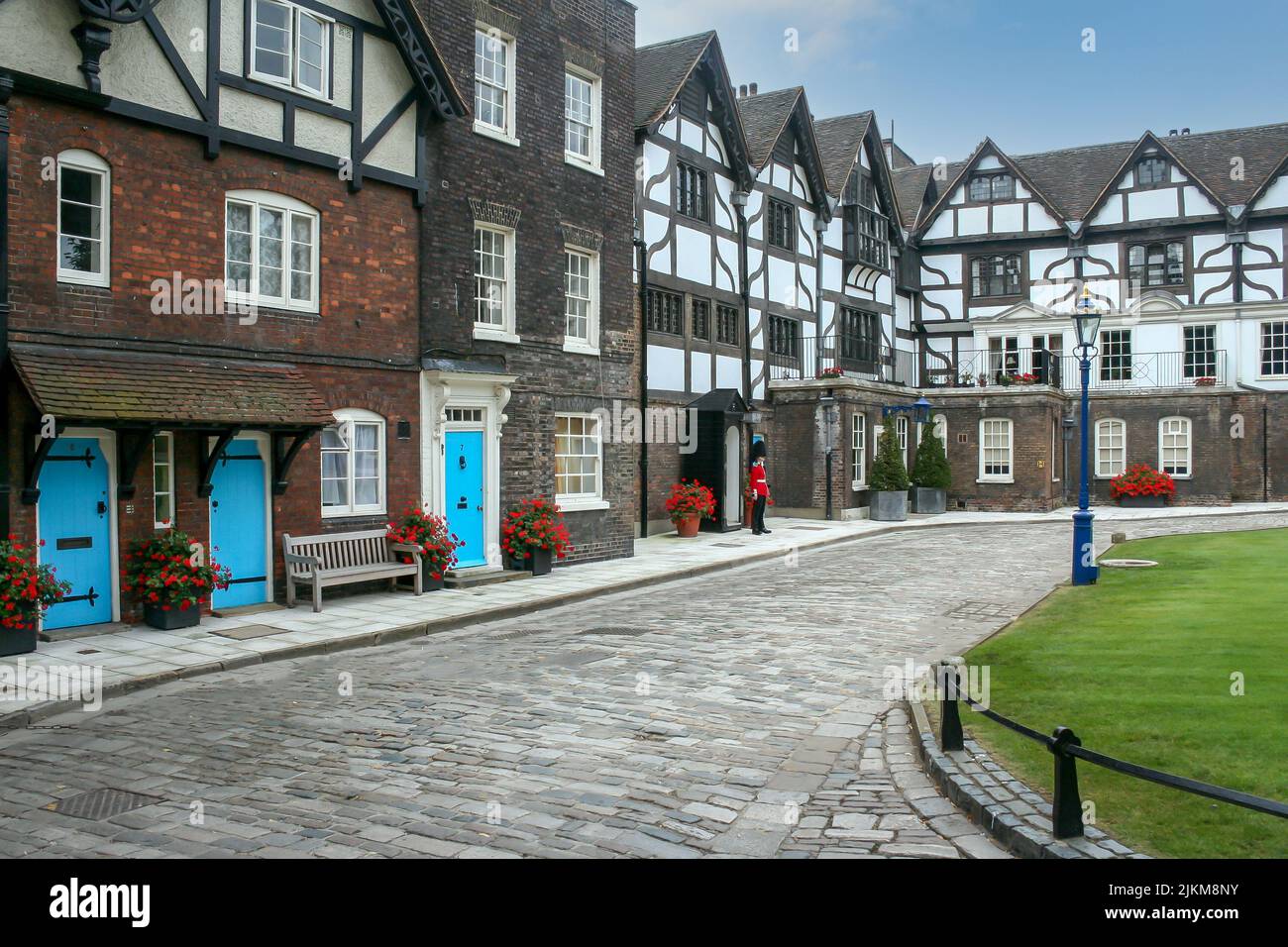 Una foto hermosa de las casas dentro de los terrenos del Castillo de Windsor, Londres, Reino Unido Foto de stock