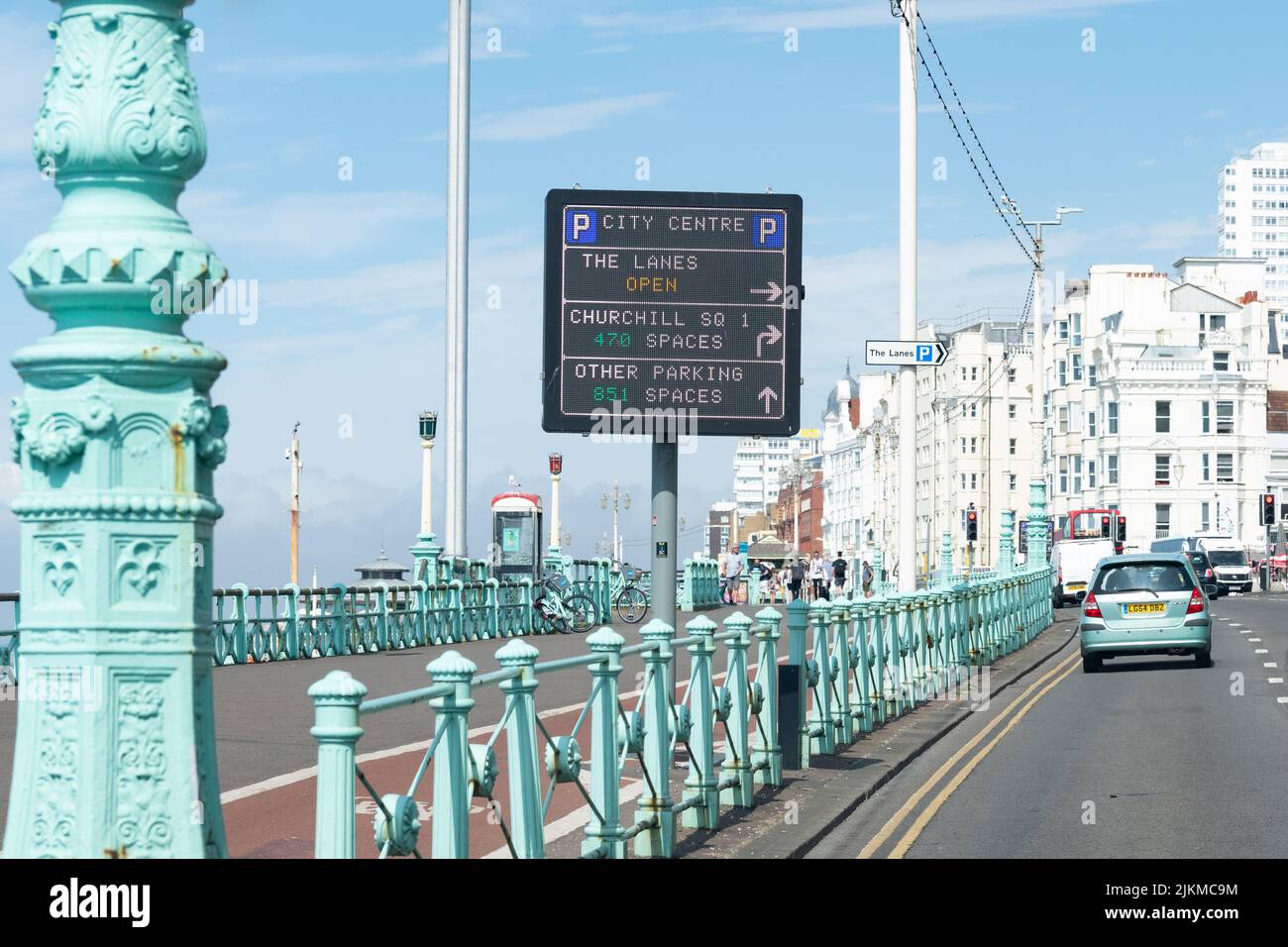 Aparcamiento en el centro de la ciudad de Brighton - The Lanes, Churchill Square, señal - Brighton, Inglaterra, Reino Unido Foto de stock