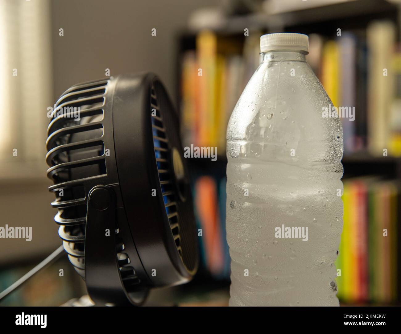 Ice cooler water bottle fotografías e imágenes de alta resolución - Alamy