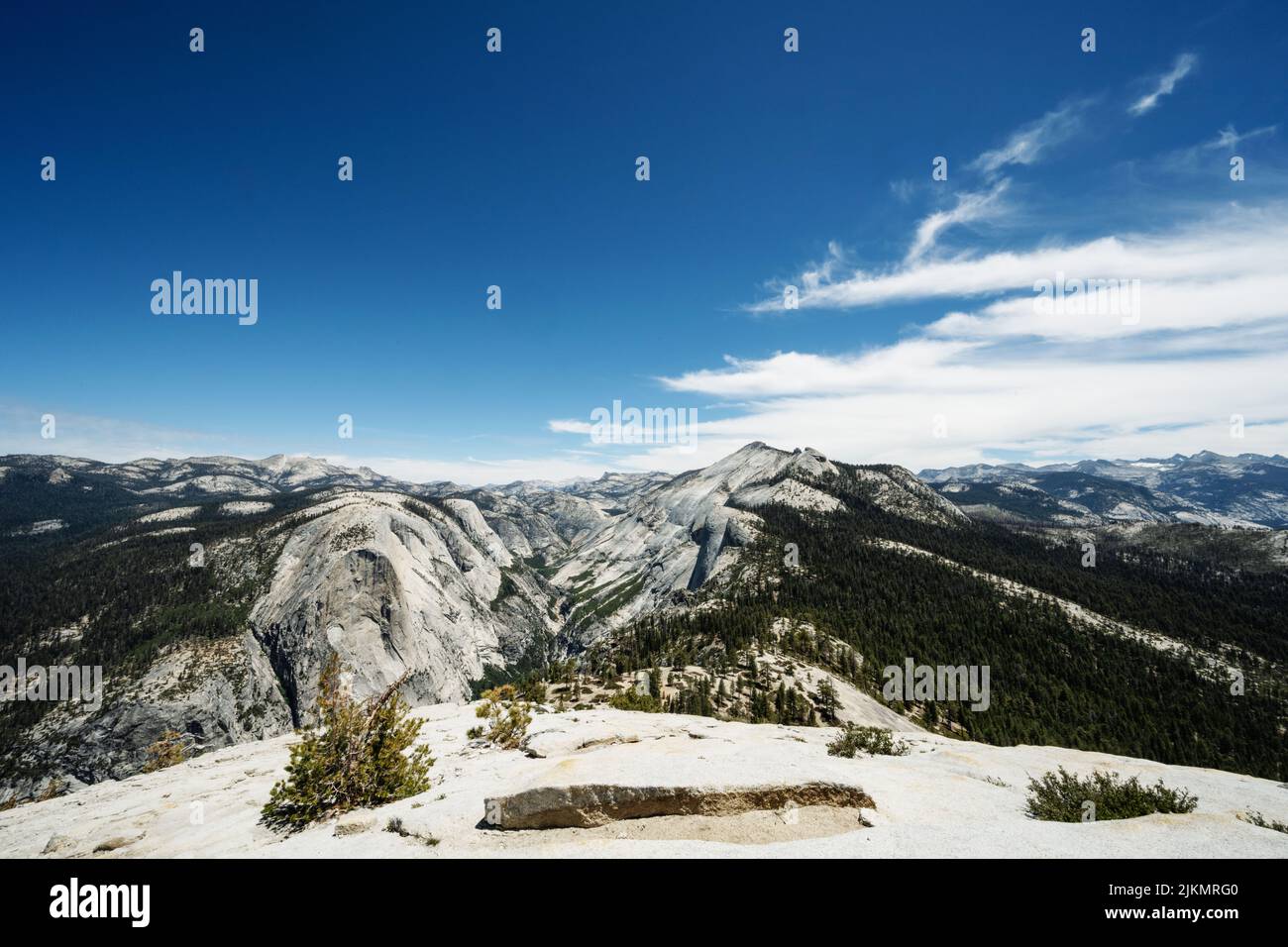 Vista desde Half Dome, Parque Nacional Yosemite, California Foto de stock