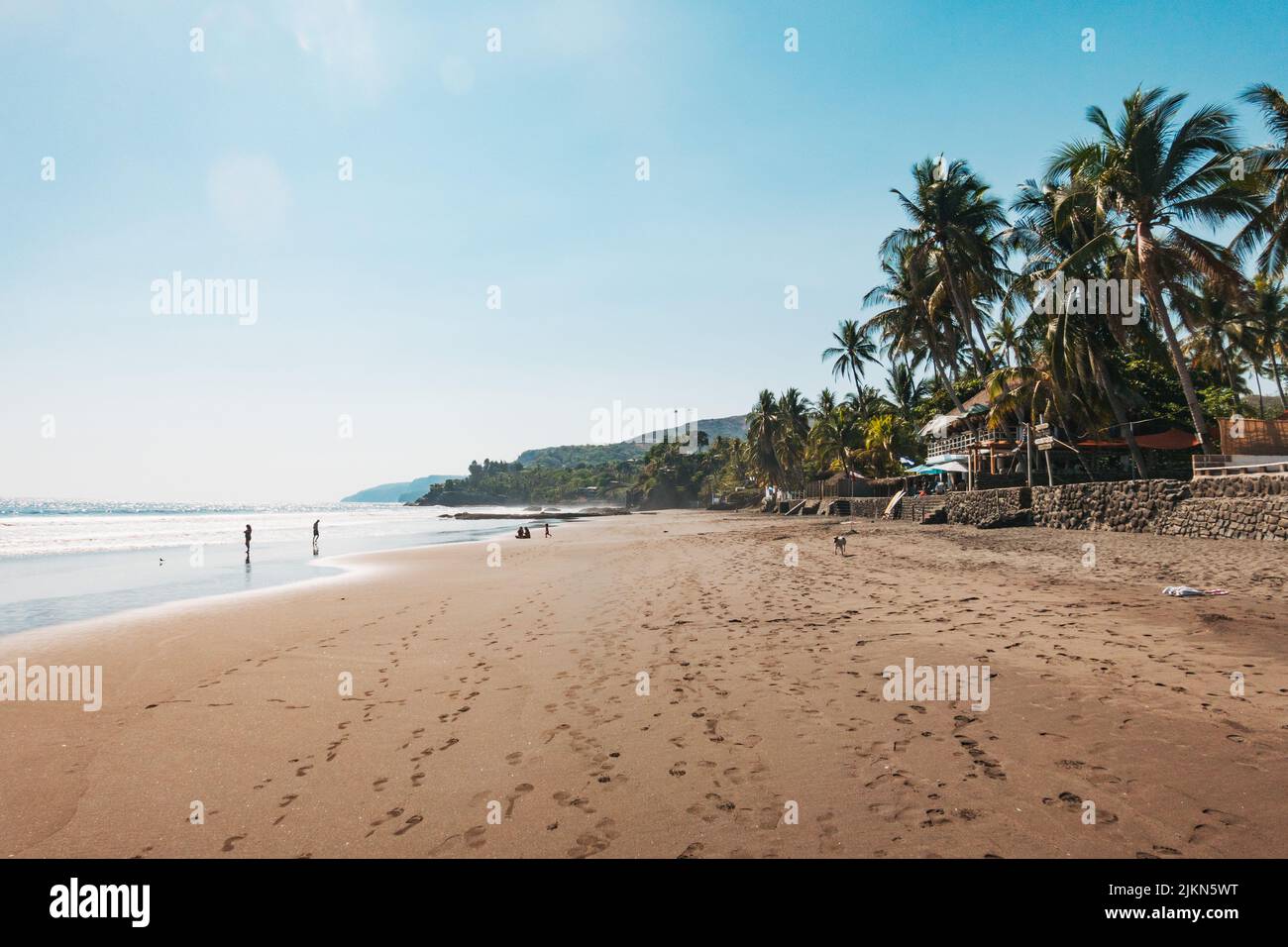 Playa El Zonte, también conocida como playa Bitcoin, en la costa pacífica de El Salvador Foto de stock