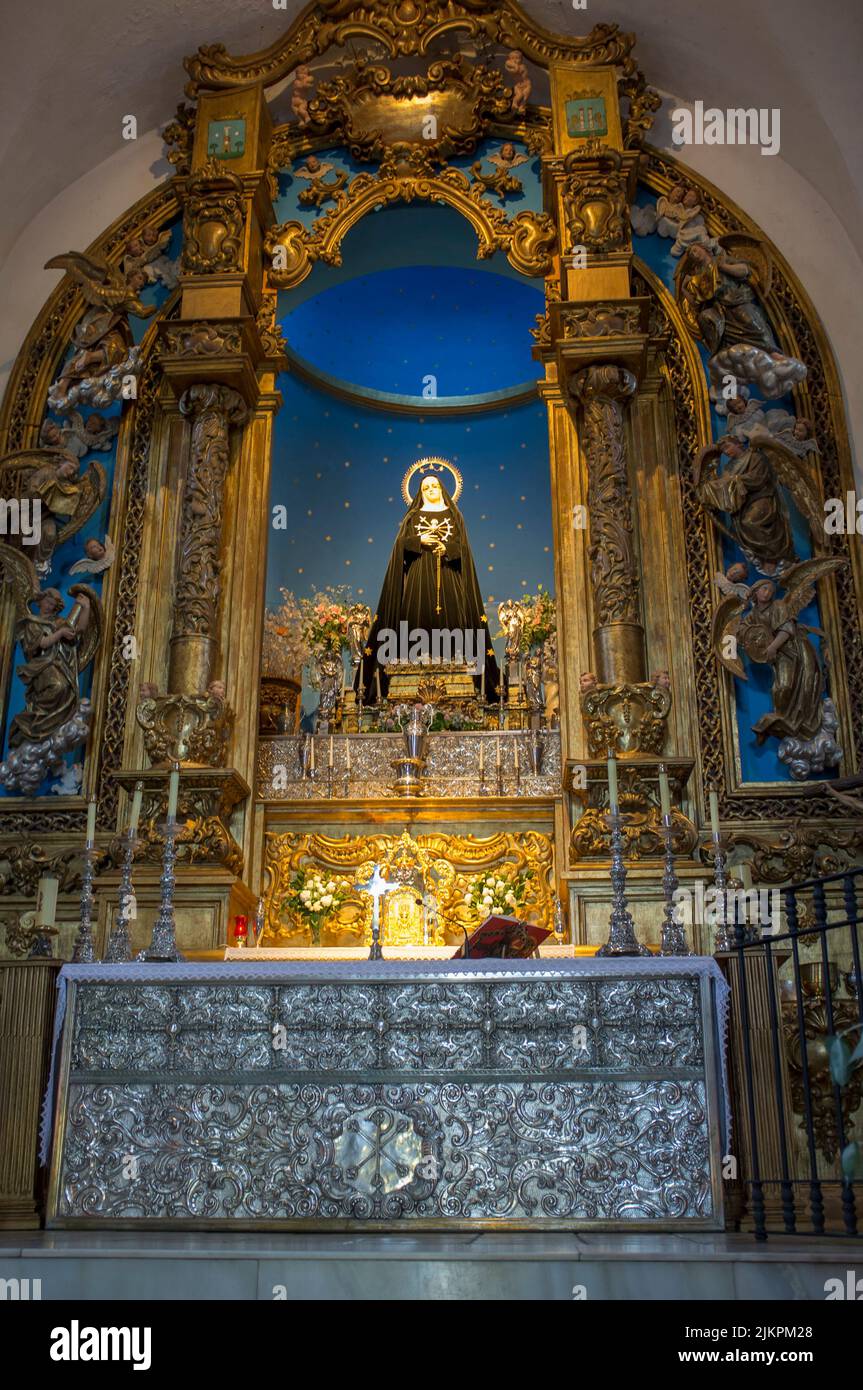 La Codosera, España - 21th de agosto de 2021: Santuario de Nuestra Señora de Chandavila. Altar mayor Foto de stock