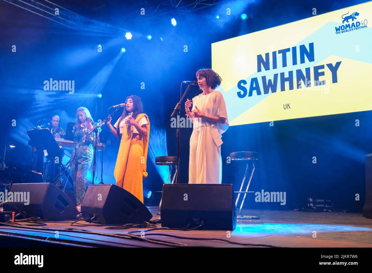 Nitin Sawhney actúa en el escenario durante el 40th aniversario del Festival WOMAD, Charlton Park, Malmesbury, Inglaterra. 30 de julio de 2022 Foto de stock