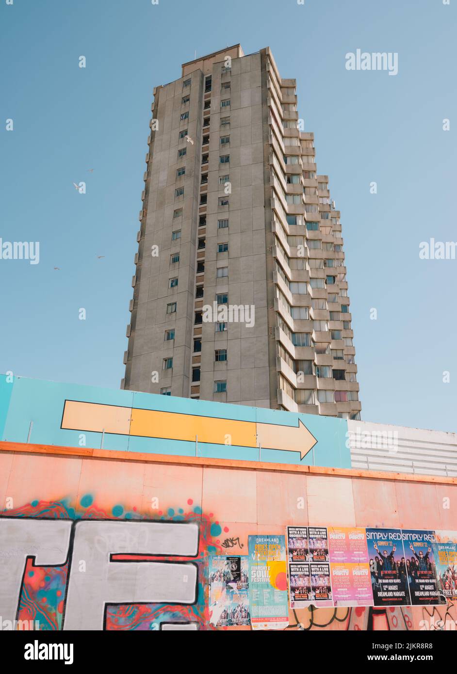 Arlington House torre bloque de apartamentos residenciales de 58 metros de altura y 18 pisos, Margate Kent, Inglaterra, Reino Unido. Arquitectura brutalista construida en 1964 Foto de stock