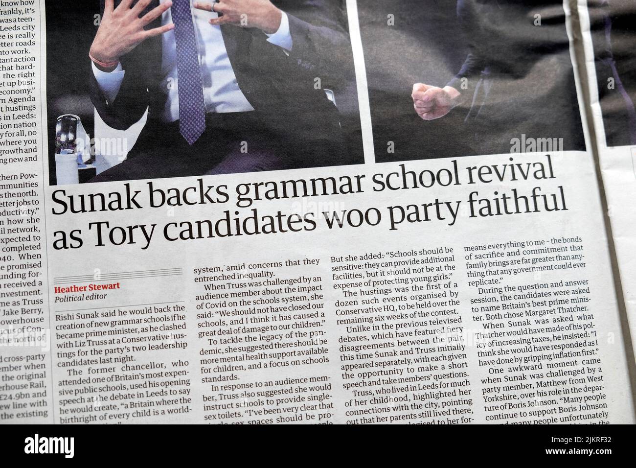 Rishi 'Sunak respalda el renacimiento de la escuela de gramática como candidatos Tory woo fiel partido' Guardian artículo titular del periódico 29th de julio de 2022 Londres Inglaterra Reino Unido Foto de stock