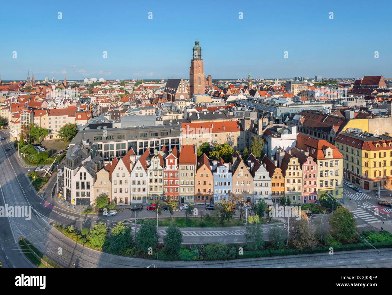Wroclaw, Polonia. Vista aérea del barrio de casas antiguas bien conservadas en el centro histórico de la ciudad Foto de stock
