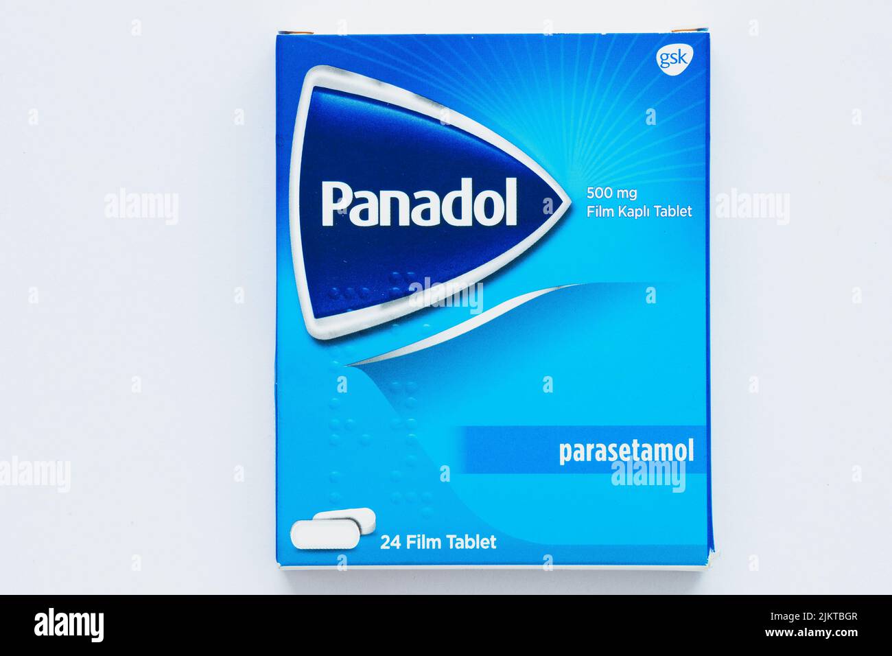 10 Junio 2022, Antalya, Turquía: Panadol paquete de medicación - es un asesino popular del dolor y la píldora del tratamiento de la fiebre Foto de stock