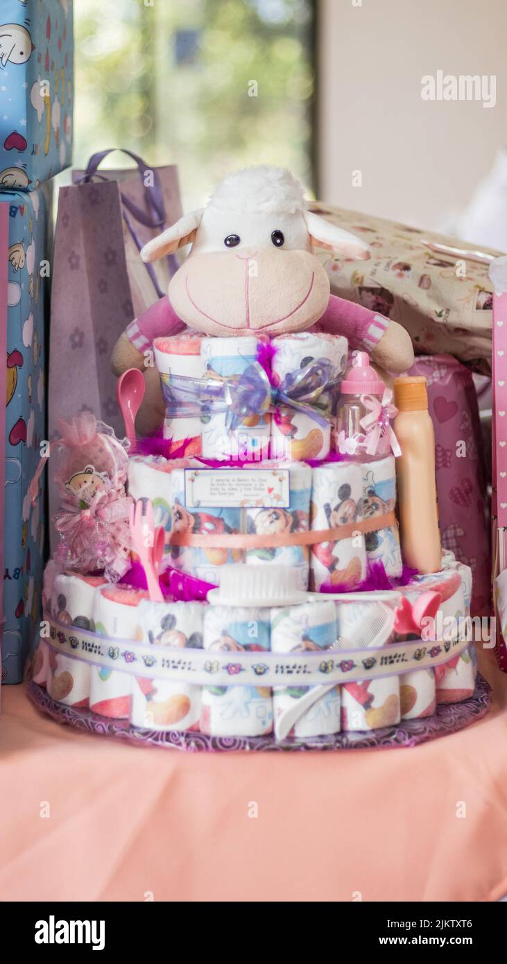 Regalos y decoraciones para baby shower en interiores Fotografía de stock -  Alamy