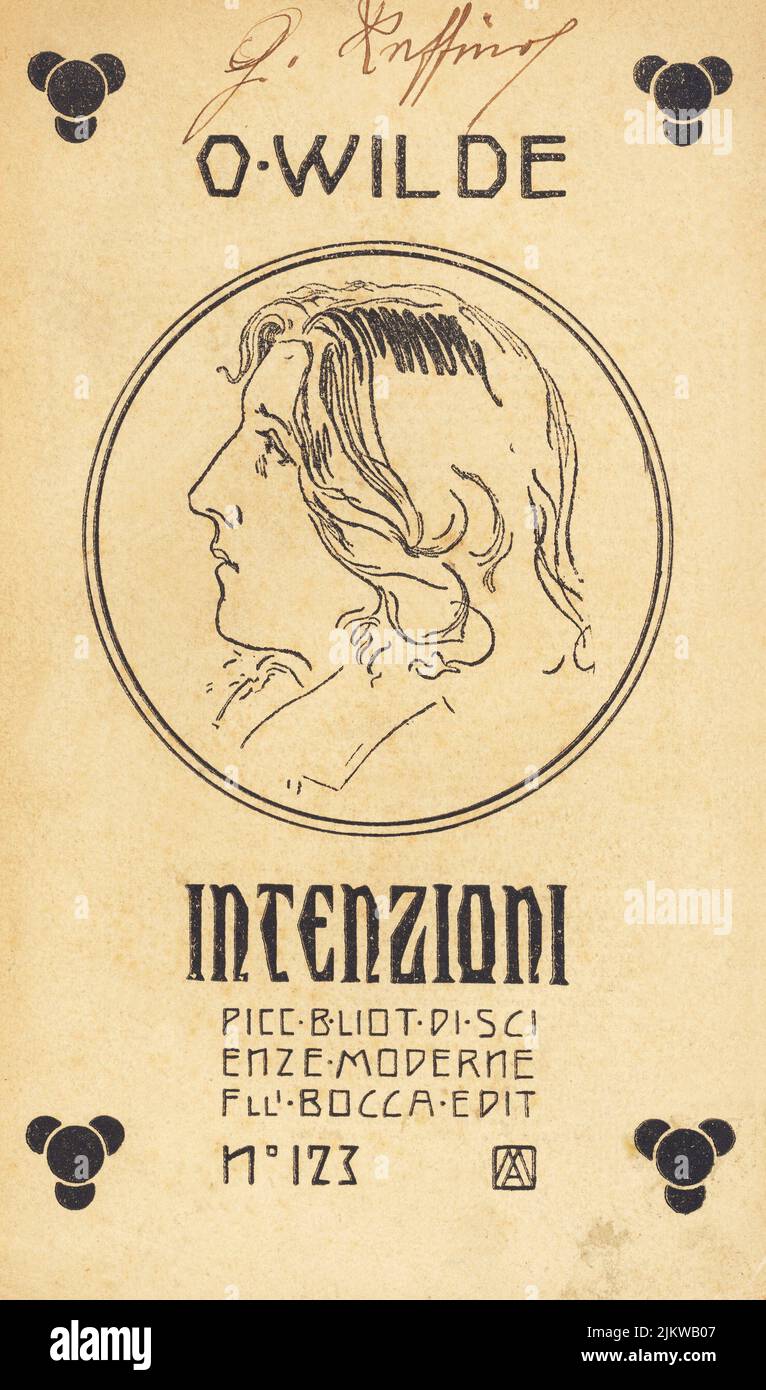 1906 , ITALIA : traducción italiana del libro INTENZIONI ( Torino , Fratelli Bocca Editori ) del escritor y dramaturgo irlandés OSCAR WILDE ( 1854 - 1900 ) - SCRITTORE - LETTERATURA - LITERATURA - POETA - POETA - POESIA - drammaturgo - dramaturgo - escritor - TEATRO - TEATRO - TEATRO - POESÍA - DANDY - GAY - LGBT - HOMOSEXUALIDAD - HOMOSESSUALE - omosessualità - perfil - libro - copertina ---- Archivio GBB Foto de stock