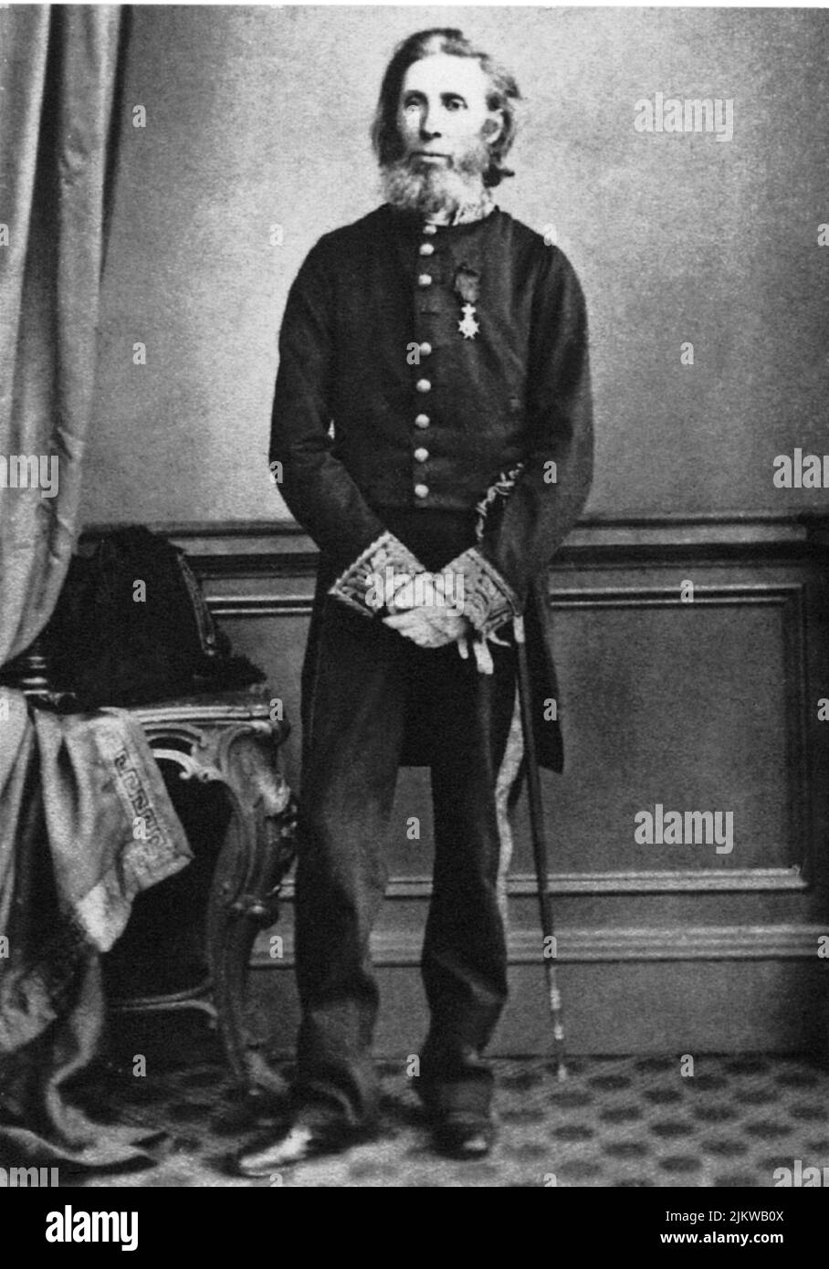 1862 , Dublín , Irlanda : Sir WILLIAM WILDE , cirujano-oculista-en-ordinario de Su Majestad con el uniforme de Chevalier de la Orden Sueca de la Estrella del Norte , padre del célebre escritor y dramaturgo irlandés OSCAR WILDE ( 1854 - 1900 ) - SCRITTORE - LETTERATURA - LITERATURA - POETA - POETA - POESIA - DRAMMATURGO - ESCRITOR DE TEATRO - TEATRO - TEATRO - POESÍA ---- ARCHIVIO GBB Foto de stock