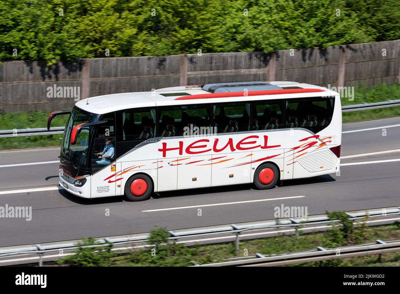 Heuel Setra S 511 HD autobús interurbano en autopista Foto de stock