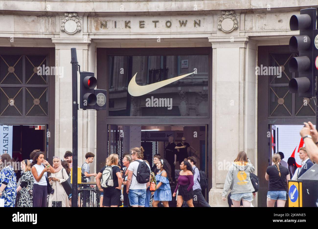 Vista general de Nike Town, la tienda insignia de Nike en Oxford Circus.  (Foto de Vuk Valcic / SOPA Images/Sipa USA Fotografía de stock - Alamy