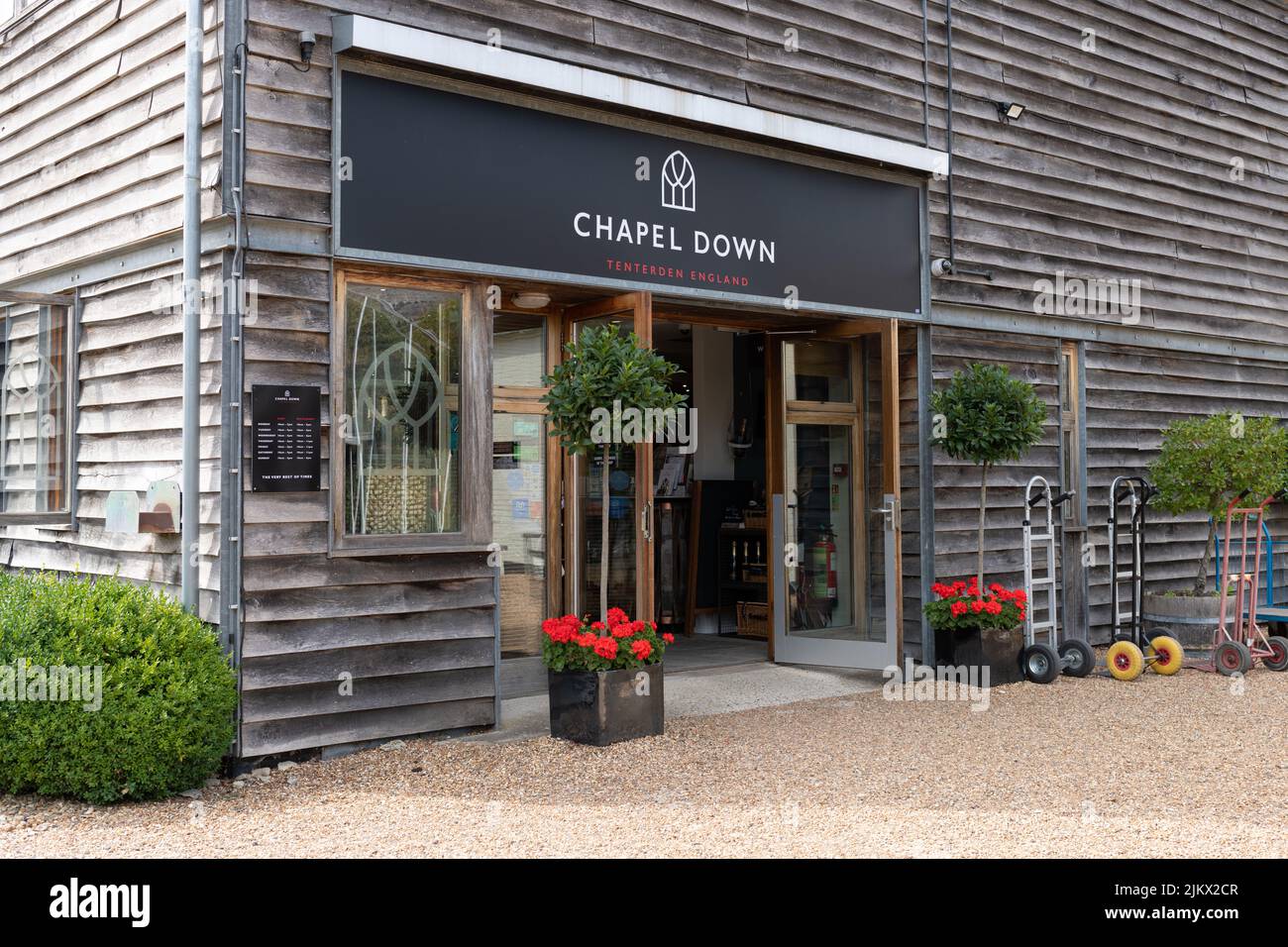 La tienda Chapel Down Vineyard y el restaurante Swan, Tenterden, Ashford, Kent, Inglaterra, REINO UNIDO Foto de stock