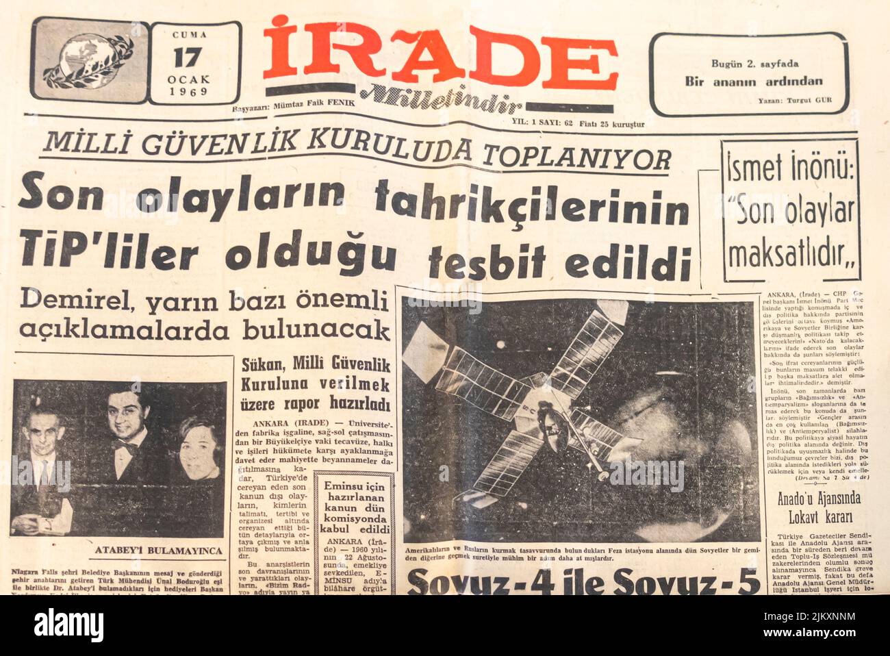 Diario turco IRADE de 1969 con temática de cosmos Foto de stock
