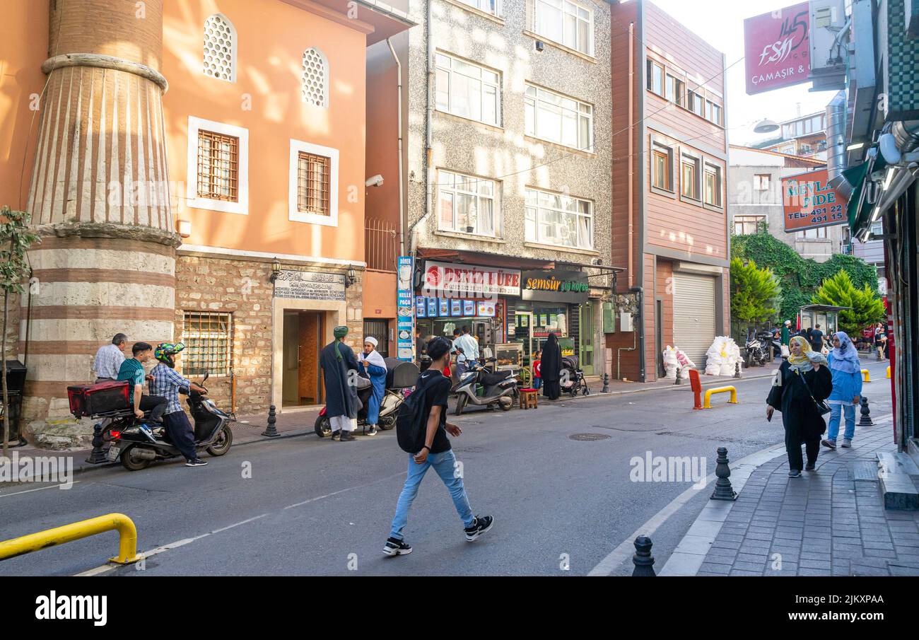 Calle, barrio Balat y cuerno de oro, Fatih, Estambul, Turquía, lado europeo Foto de stock