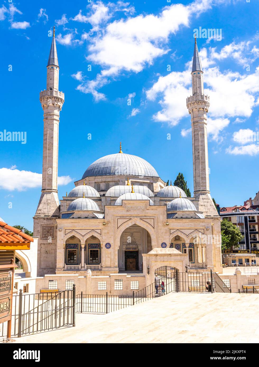 Seyyid Nizâm Câmii ve Türbesi - Mezquita Seyid Nizam en Zeytinburnu, İstanbul, Turquía, terminada en 2011 Foto de stock