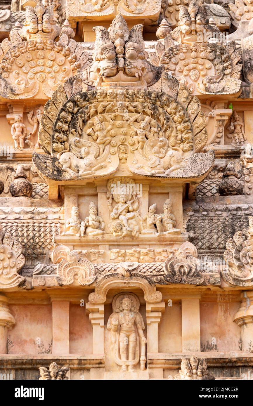 Esculturas de Dioses Hindúes en el Templo Gopuram de Brihadeshwara, Gangaikonda Cholapuram, Ariyalur, Tamilnadu, India. Foto de stock