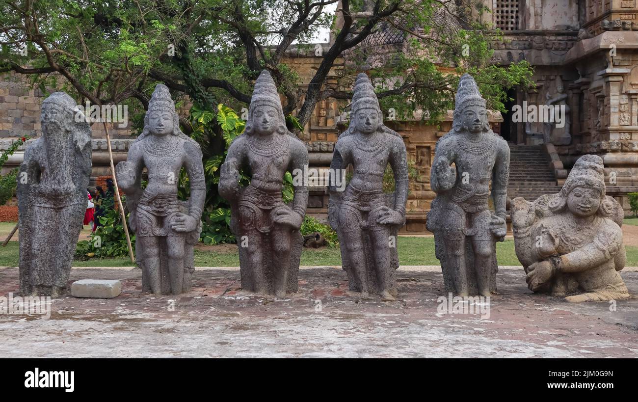 Antiguas esculturas de dioses hindúes en el Campus de Gangaikonda Cholapuram, Ariyalur, Tamilnadu, India. Foto de stock