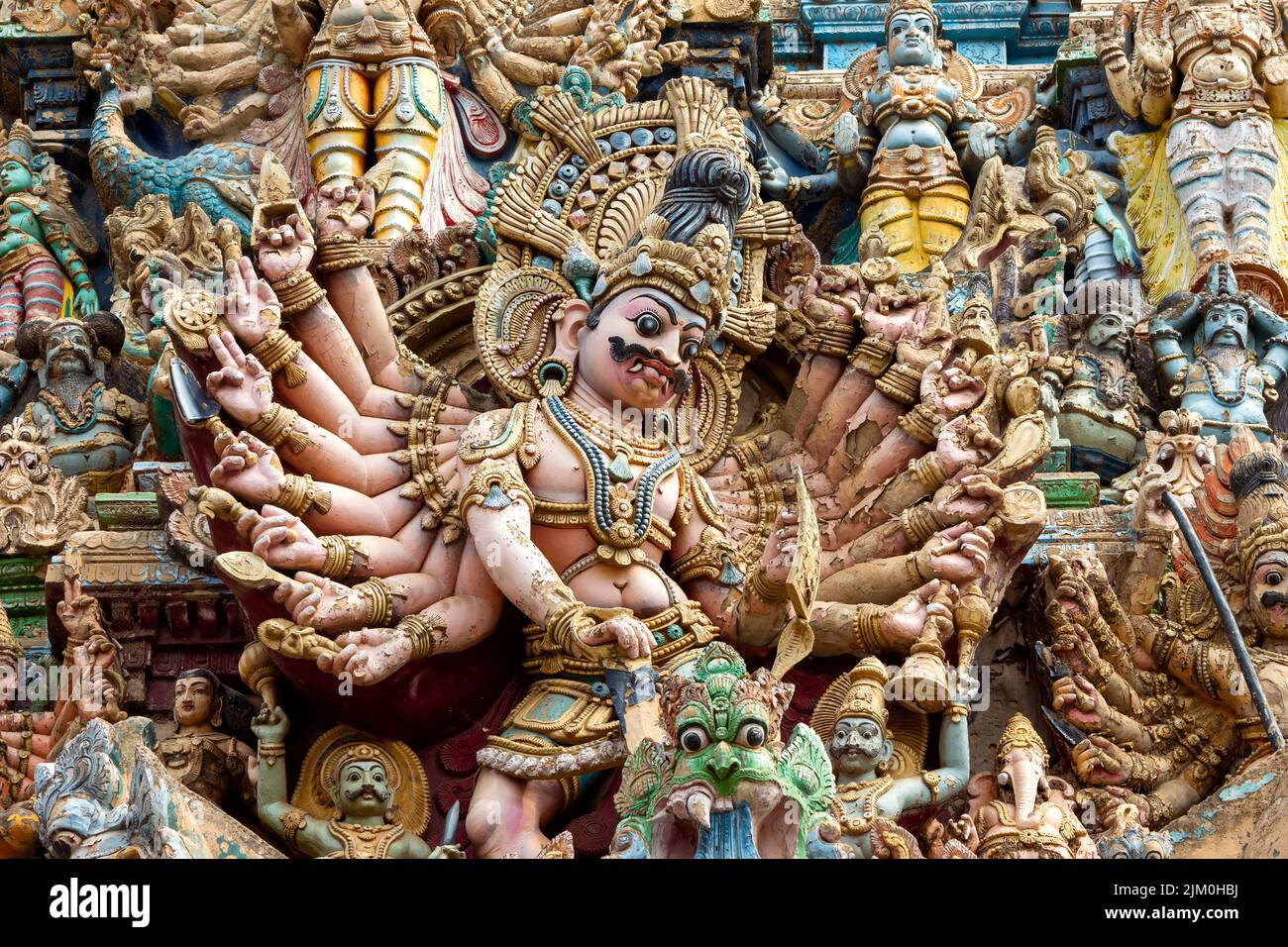 Escultura de Demon. Meenakshi Amman Temple Gopuram, Madurai, Tamilnadu, India. Foto de stock