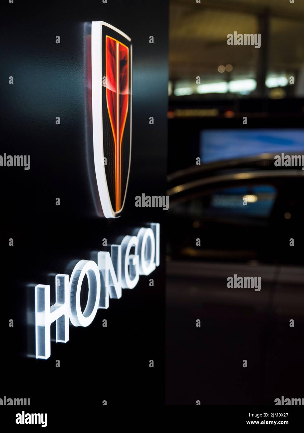Rise of China, Hongqi Luxury Car, On Display, Aeropuerto de Oslo, Oslo, Noruega, Europa. Foto de stock