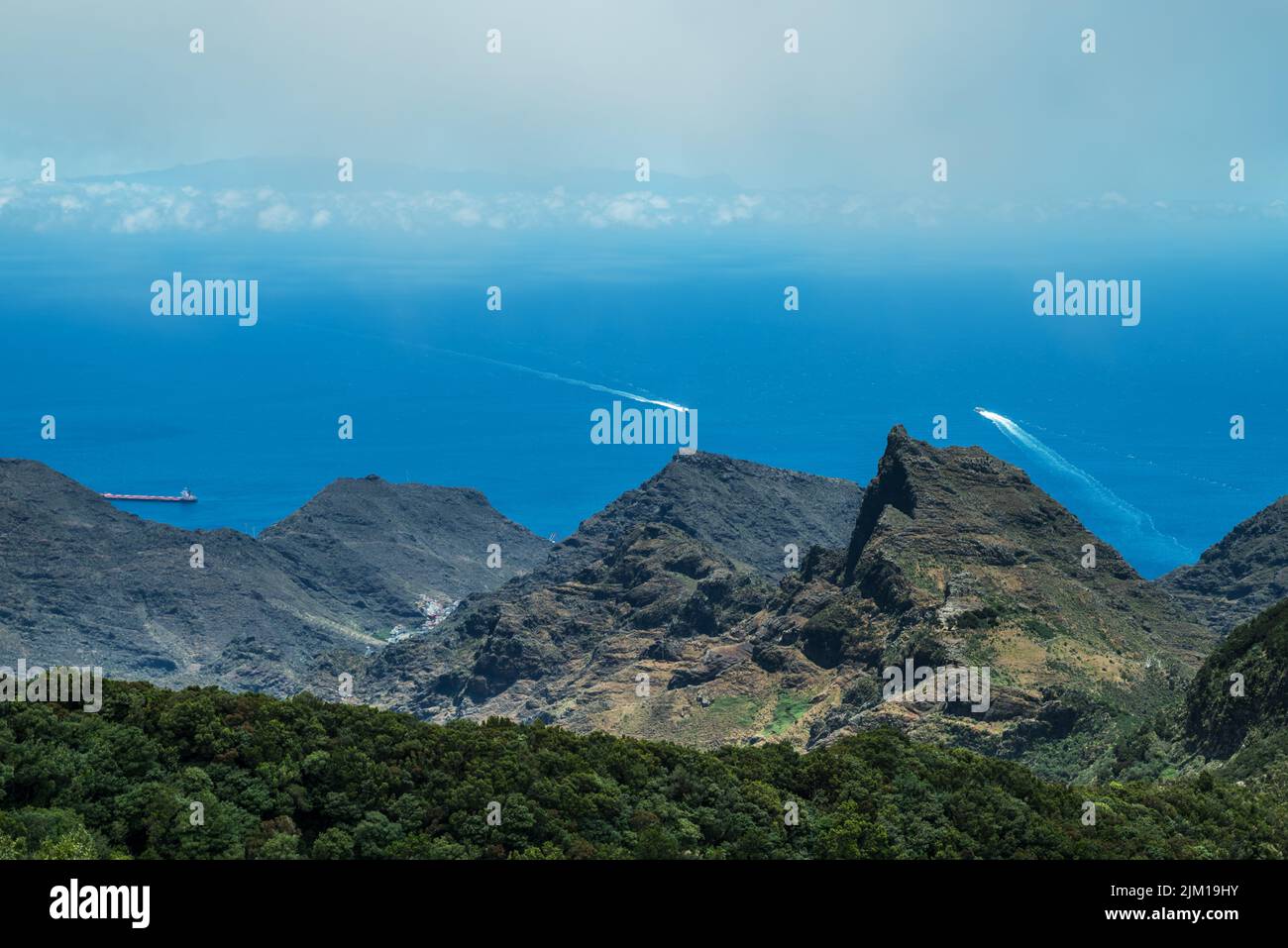 Vista de la isla de Tenerife desde la carretera del Parque Rural Anaga. Foto de stock