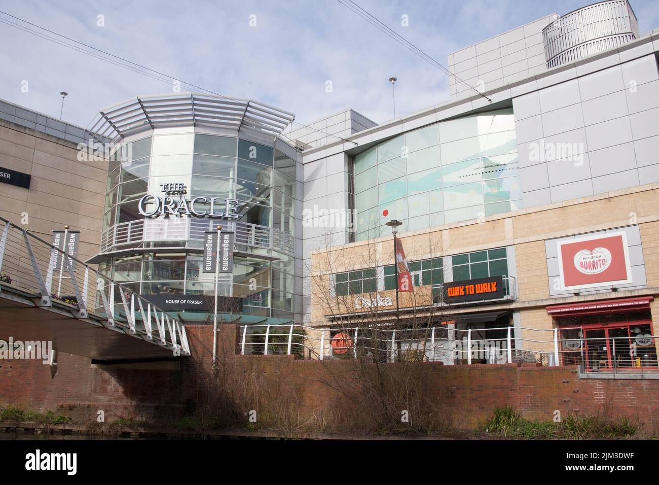Vistas del Oracle Shopping Centre en Reading, Berkshire en el Reino Unido Foto de stock