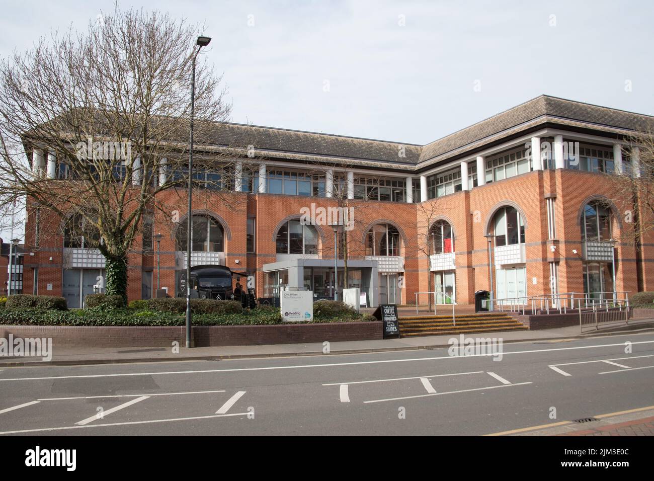 Las oficinas cívicas en Reading, Berkshire en el Reino Unido Foto de stock