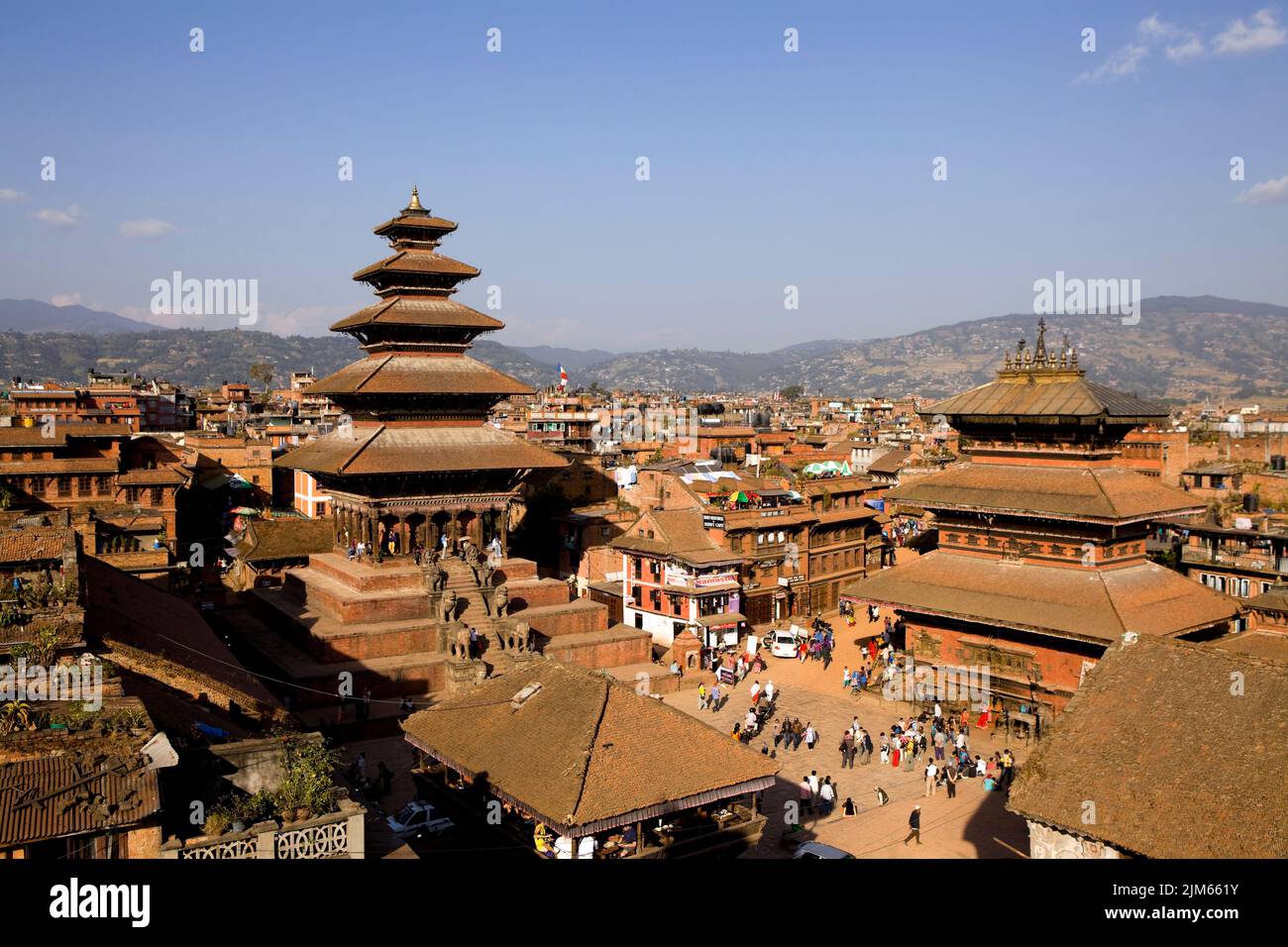 Bhaktapur, Nepal - 23 de octubre de 2012: Nyatapola Temple es una pagoda situada en la ciudad de Bhaktapur, Nepal. El templo es declarado Patrimonio de la Humanidad por la UNESCO. Foto de stock