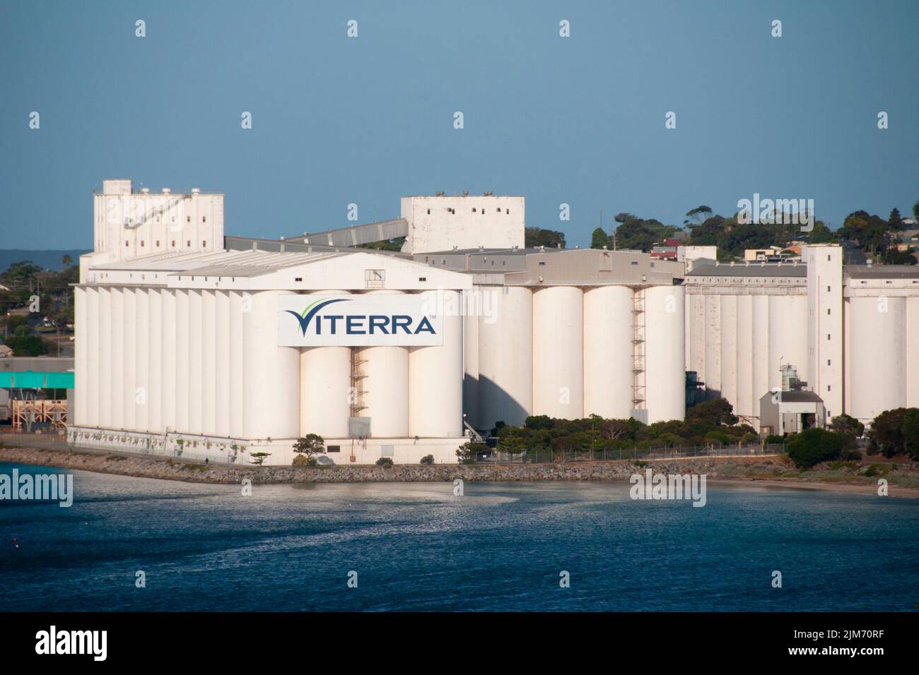 Port Lincoln, Australia - 23 de abril de 2022: Silos de Viterra para almacenamiento de grano Foto de stock