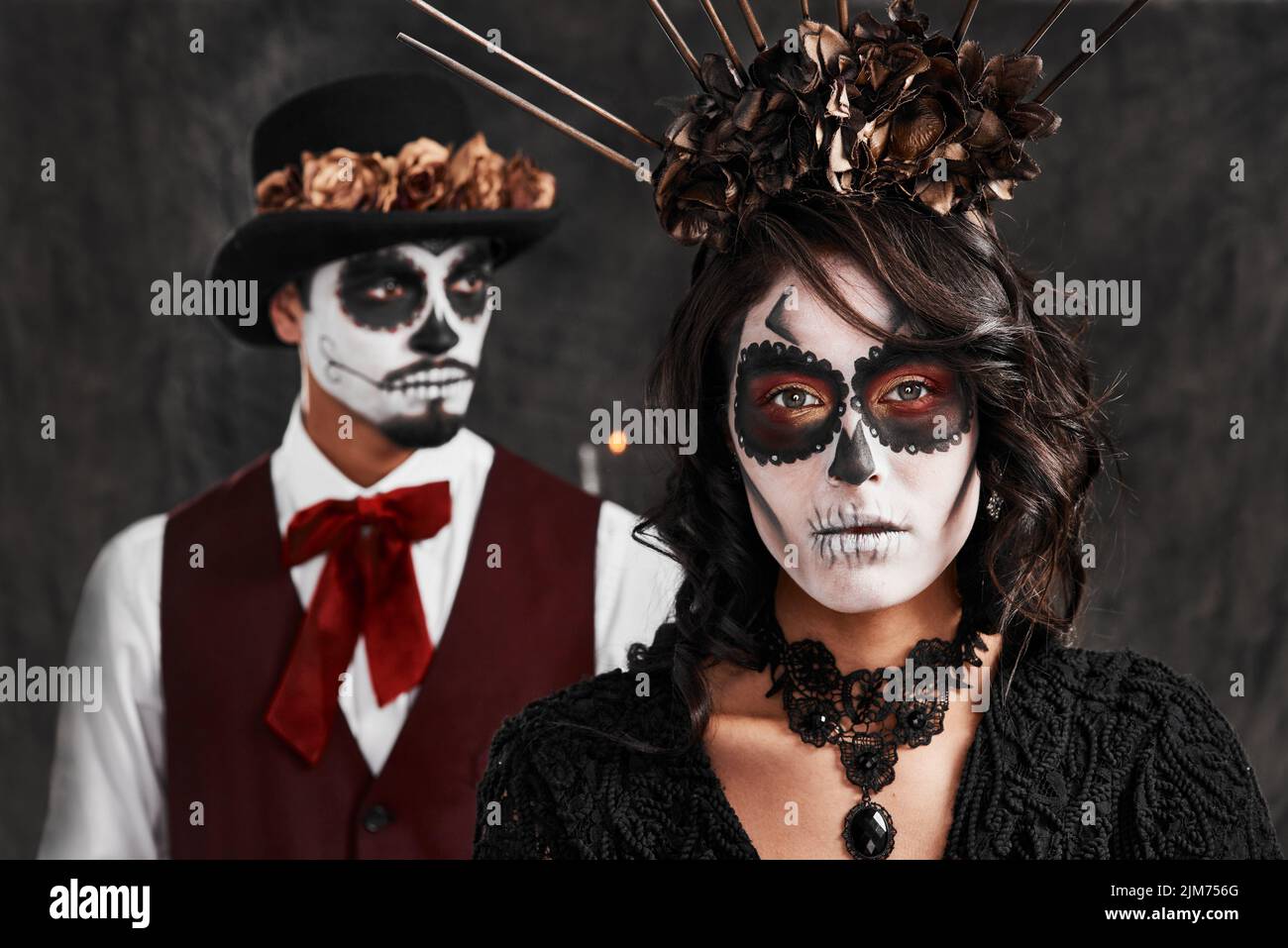 Halloween couple in costumes fotografías e imágenes de alta resolución -  Alamy