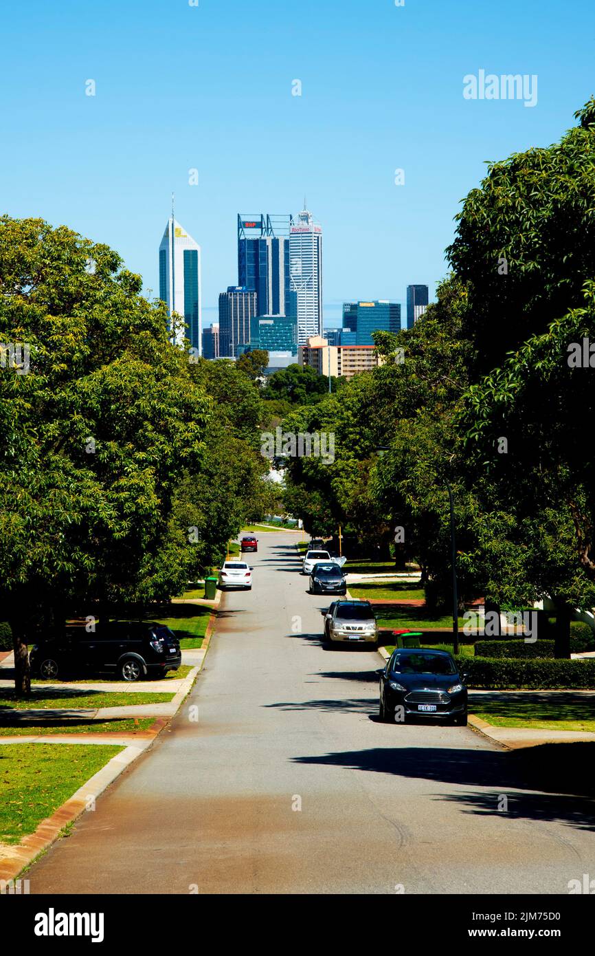 Perth, Australia - 6 de octubre de 2021: Calle residencial en Perth Foto de stock